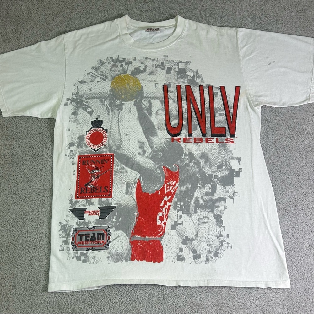 Team Edition Runnin Rebels UNLV Graphic T Shirt Men’s medium White & Red Y2K